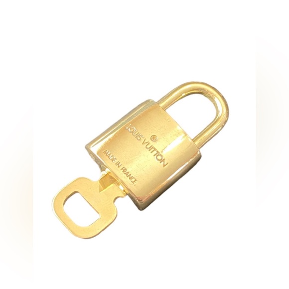 Louis Vuitton Bundle-Padlock & Key #306 Luggage Tag & Poignant-EUC - Picture 9 of 9